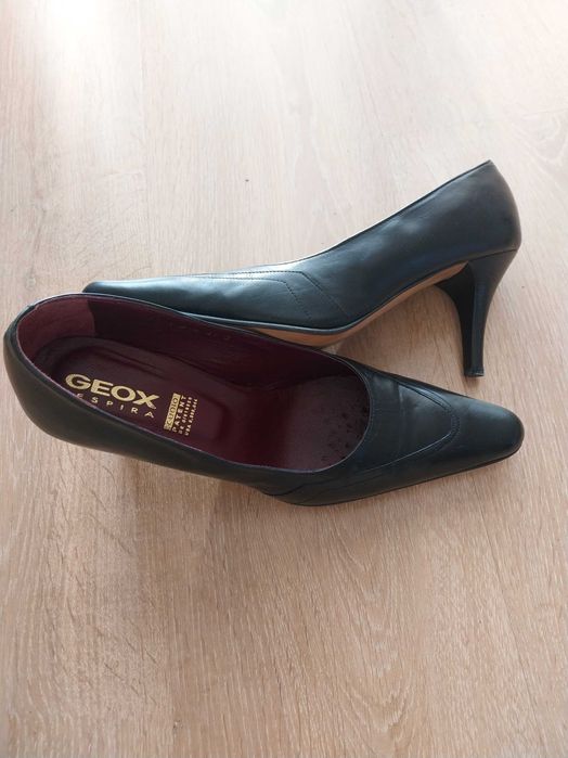 pantofi marca GEOX - piele naturala, nr 41, toc 8cm, 70lei