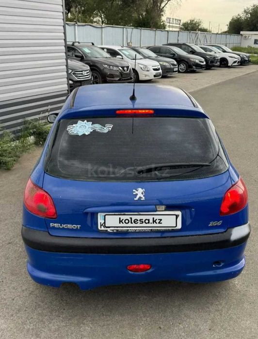Продам автомобиль Peugeot  хэтчбек