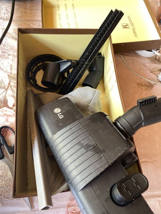 Продам моющий пылесос LG