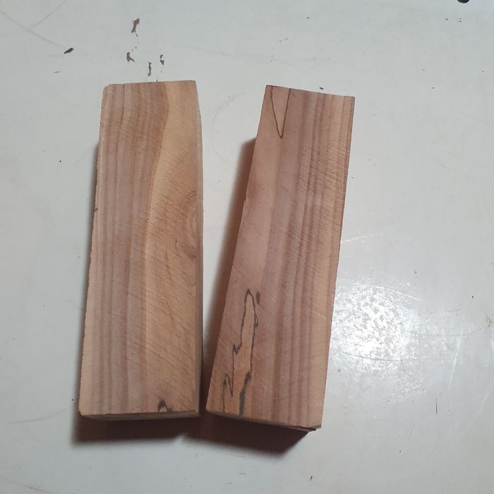 Заготовки от селектирана дюля за дръжки и чирени