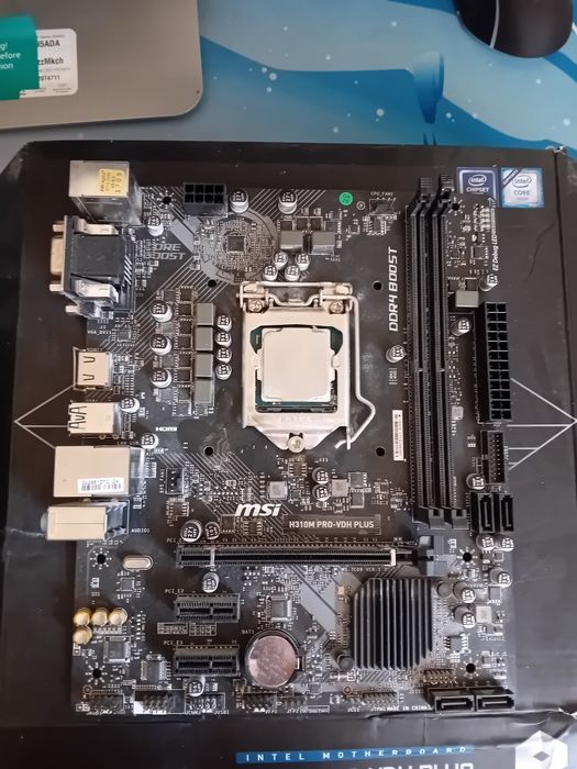 Vând placa de baza h310 defecta +procesor i3 9100