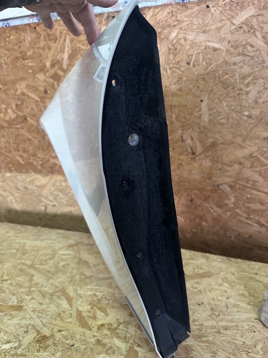 Aripa stanga/dreapta fata Mercedes w204