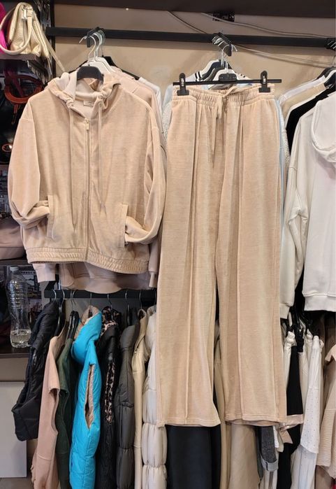 Топ Дамски екипи на супер цена Налични само Л размер