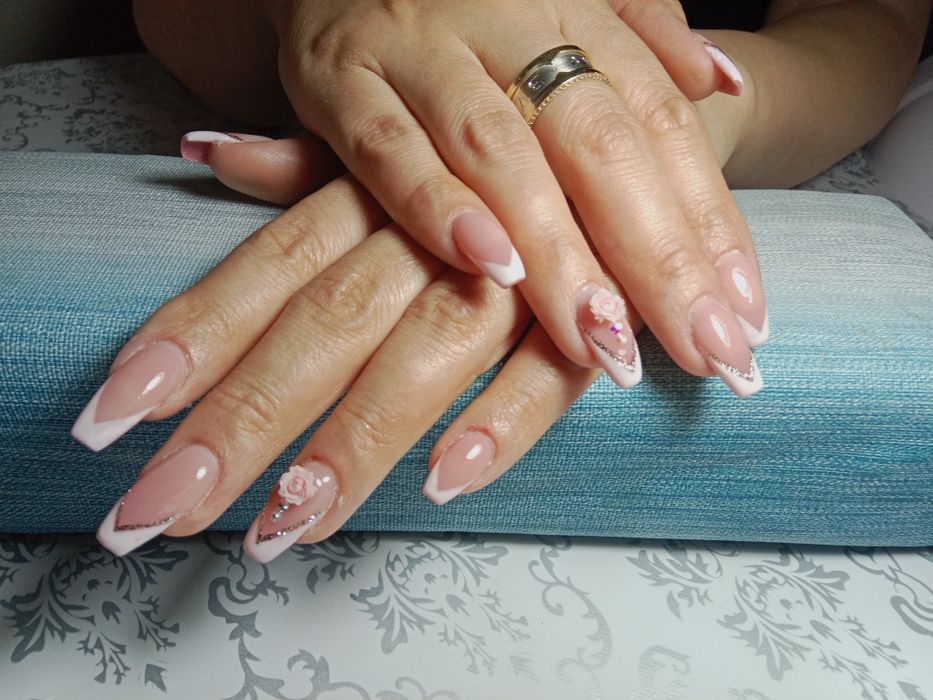 Маникюр,педикюр, наращивание ногтей