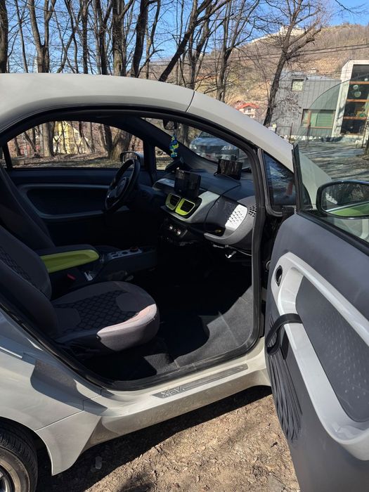 Xev Yoyo Xev Yoyo 16 ani