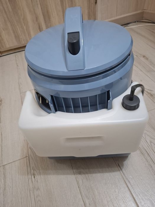 Моющий пылесос Philips