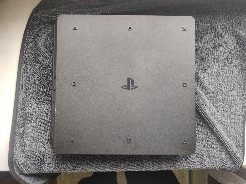 Playstation 4 slim