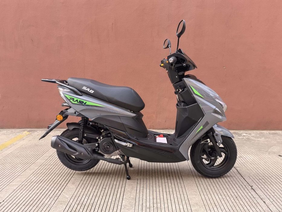 Scuter fara permis - scuter limitat la 25km/h - Casca cadou