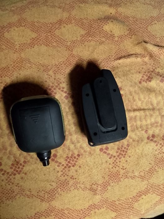 Лодка за захранка, макари, стойка