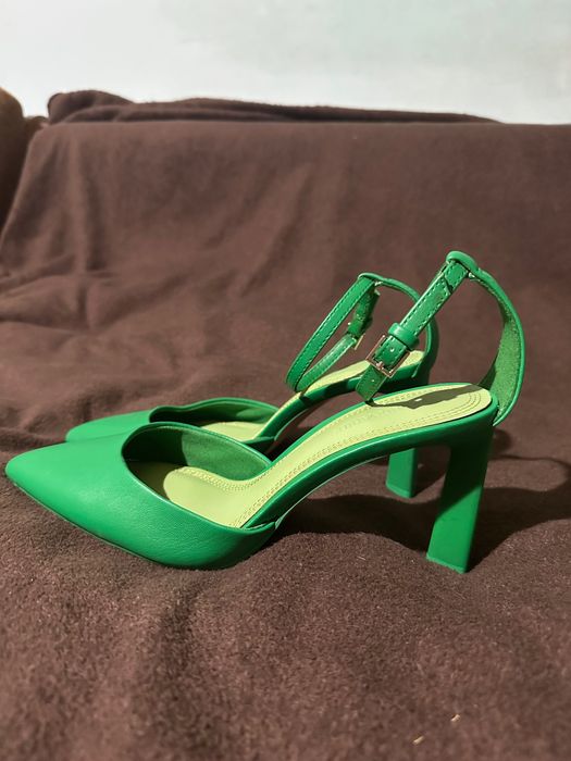 Нови обувки на ток Stradivarius