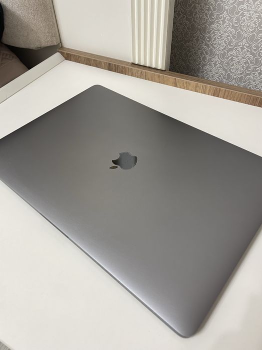 Macbook Pro 17 с чехлом