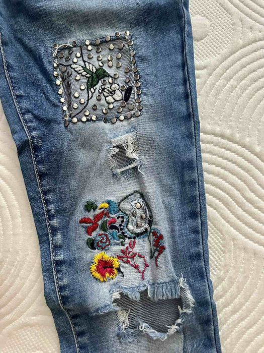 Дънки с камъчета