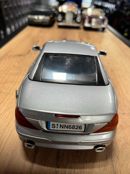 MOTOR MAX колекционерски модел MERCEDES SL500 ROADSTER 1999 г.1:18