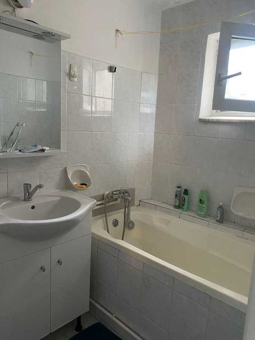 Inchiriez apartament, fara intermediari, Constanta (zona ICIL), 3 camere, decomandat conf 0