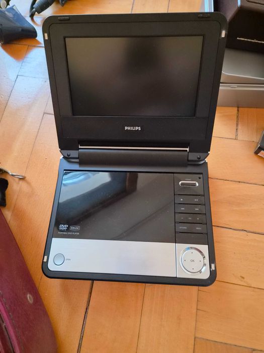 DVD Player Portabil Philips PET730 cu ecran 7", USB și DivX