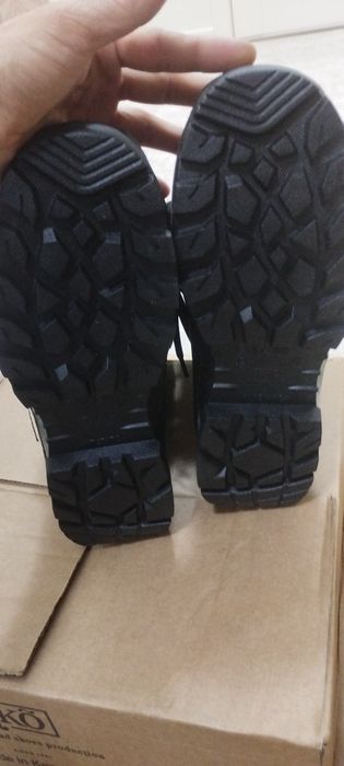 Продам новые коженные зимние берцы  .