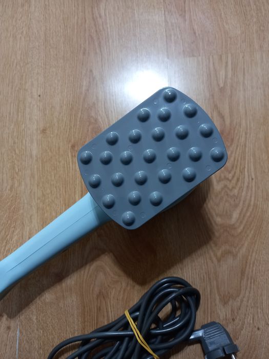 Прекрасен немски масажор с 9 преставки и стойка метален