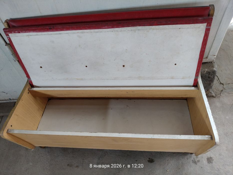 Диванчики деревянные