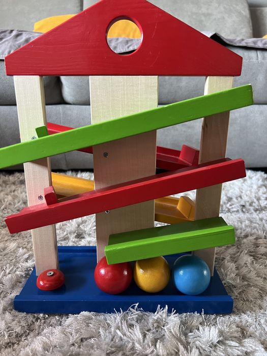 Дървена играчка с топчета