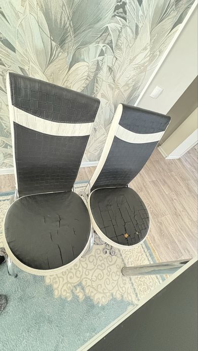 Стол кухины с стулями