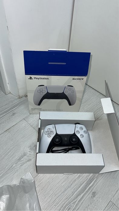 Плейстейшн 5 ,2 джостика , 2 диска с играми