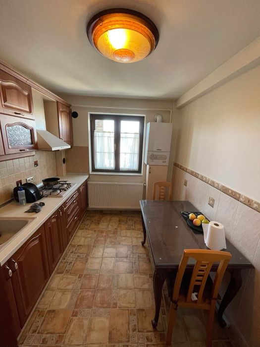 Ofer spre închiriere Apartament 2 camere decomandat etaj 2 Str. Ināului