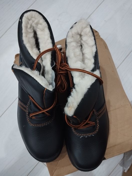 Продам ботинки сефти .