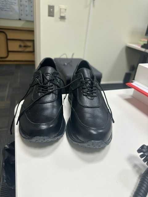 Кожени обувки с връзки