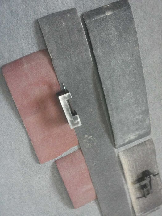 Крупнозернистая наждачная бумага для обдирки металла