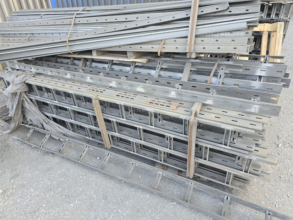 Оцинкованный короб, лоток.