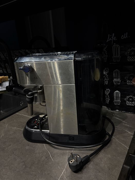 Vând aparat de cafea DeLonghi