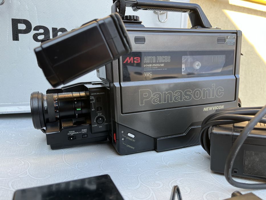 Camera video anii ‘80 Panasonic VHS Movie cu caseta filme
