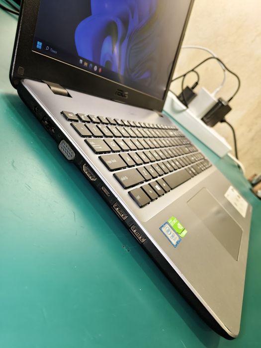 Ноутбук Asus X543 core i7 7500u