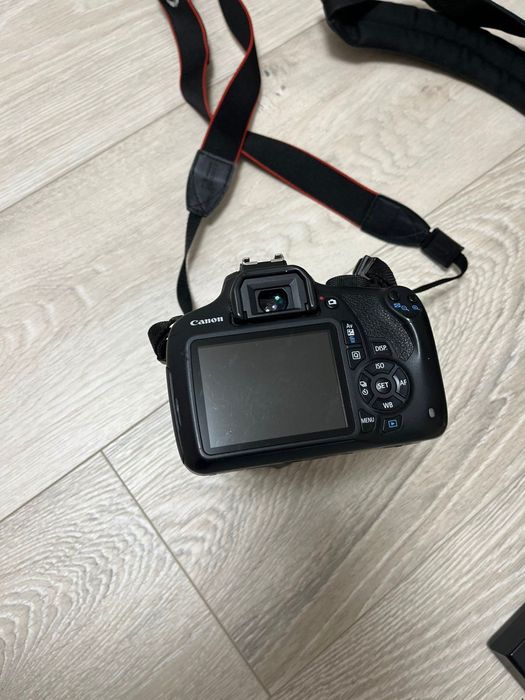 Фотоапарат Canon EOS 1200D