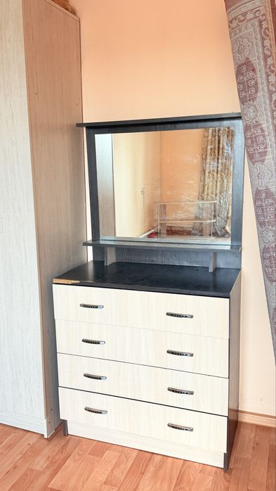 Продам комод с зеркалам б/у