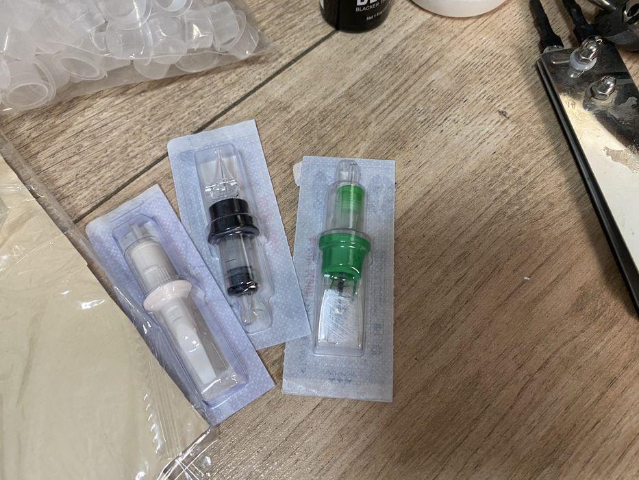 Kit complet tatuaj – aparat pen + sursă + ace + consumabile