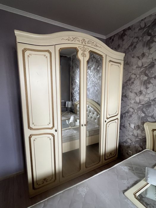 Продам спальный гарнитур