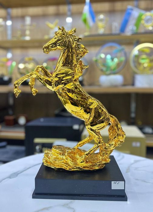 Роскошный комплект Золотая лошадь