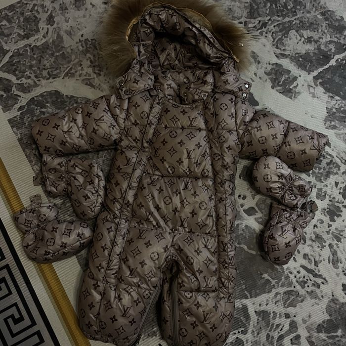 Продам детский комбинезон