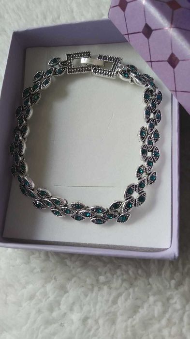 Нови,сребърни бижута. Колие, ланец,гривна,пръстен.. В подаръчна кутия