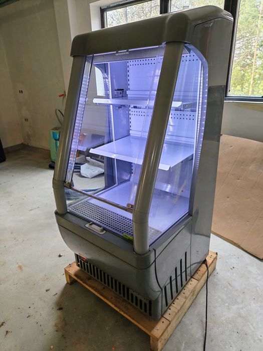 Отворена хладилна витрина