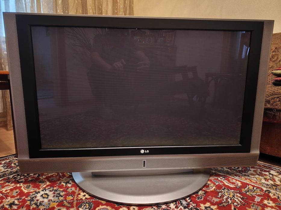 Телевизор LG диагональ 107см