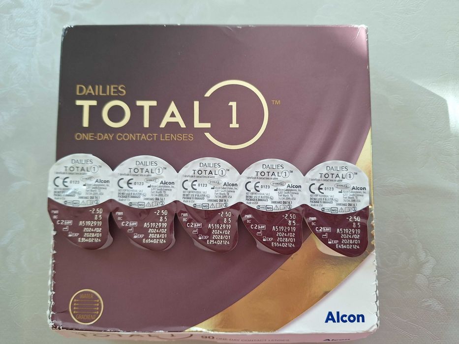 90 бр.кутия Контактни лещи Dailies TOTAL 1 ,еднодневни,диоптър (-2.50)