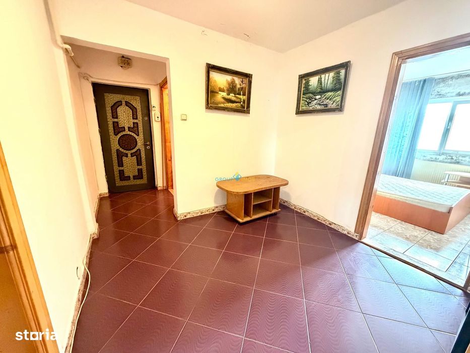 Apartament 3 camere decomandate, et. 4 cu șarpantă, strada