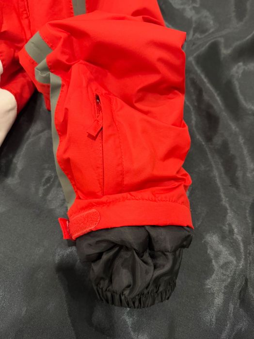 Costum ski ( jacheta, pantaloni, manusi).