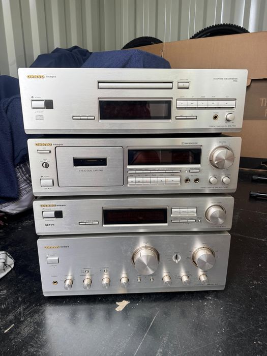 Vând linie Onkyo integra A-9911 capul de serie