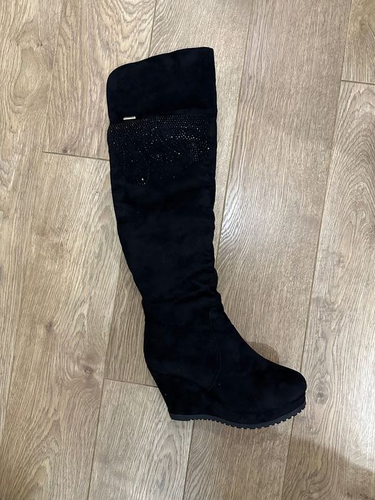 Велурени ботуши над коляното