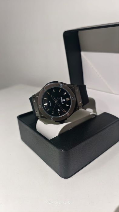 HUBLOT часы.