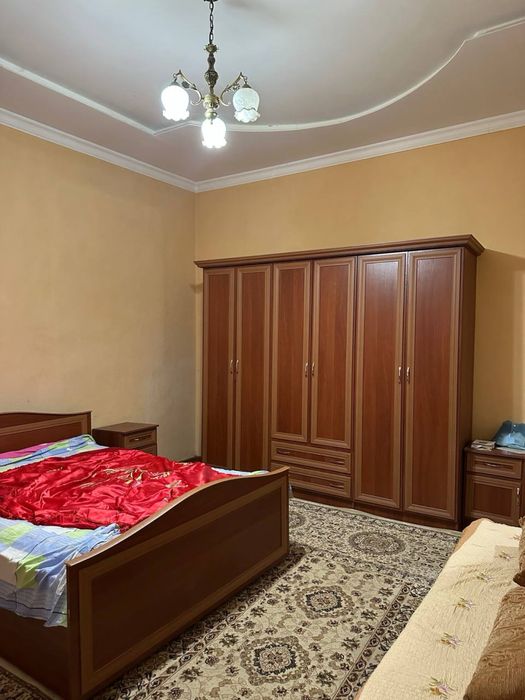 2х комнатная с мебелью и техникой в центре Чирчика! Вдоль дороги