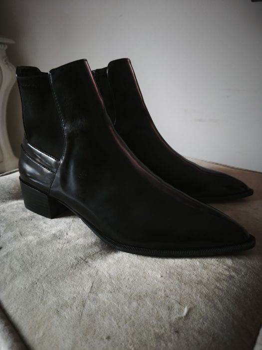 Ghete ciocate Bershka mărimea 40